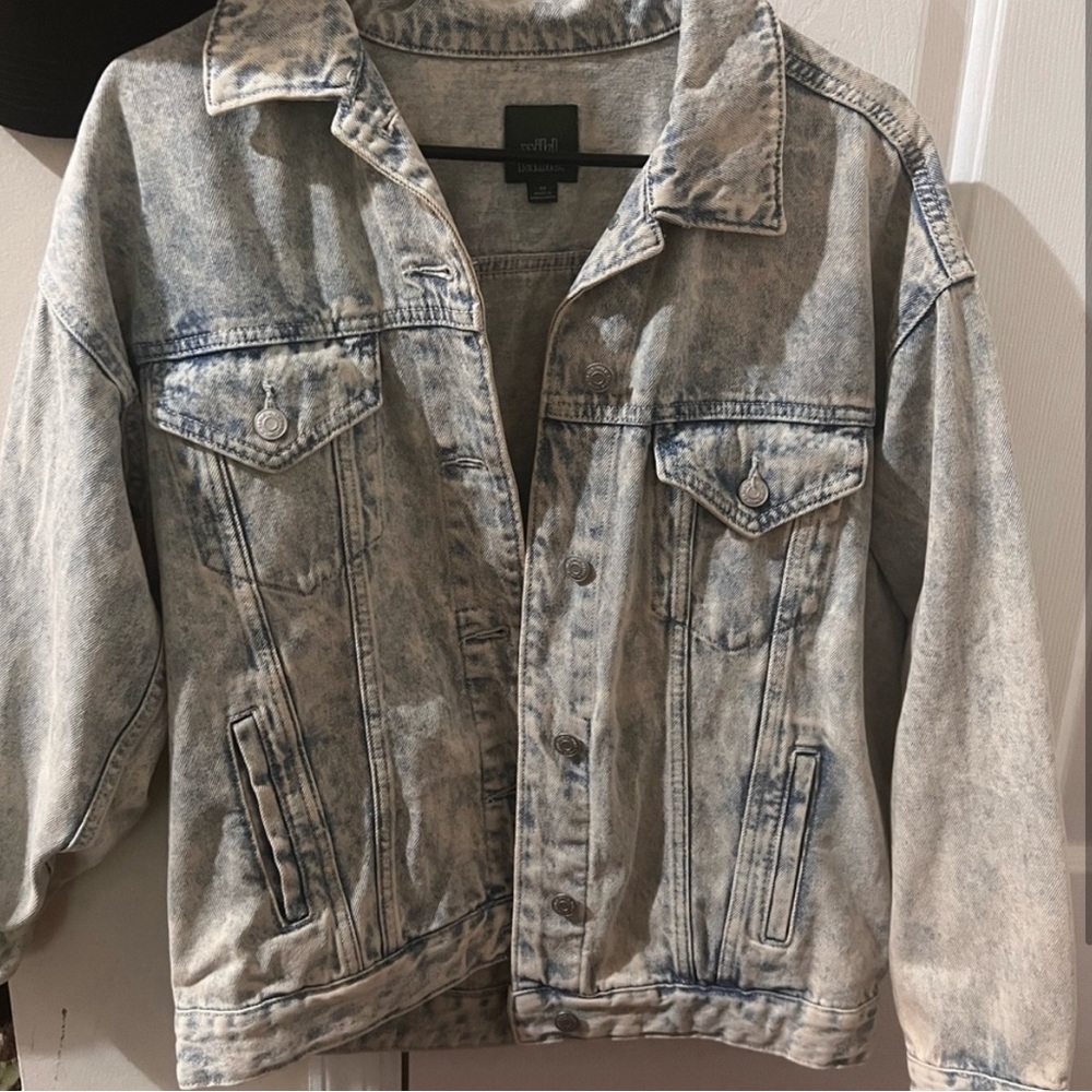 Wild Fable women’s denim jacket size xs. Fits like. Medium. NWOT.